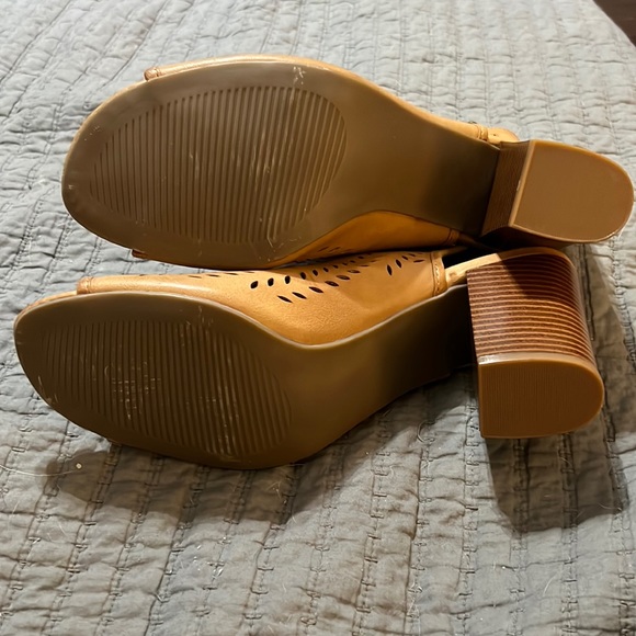 Cognac White Mountain Block Heels - Picture 3 of 4